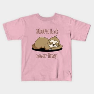 Sleepy but never lazy-Sloth t-shirt Kids T-Shirt